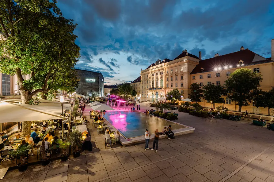 Le MuseumsQuartier en soirée, Vienne